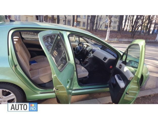 Verde Utilizat 2004 Peugeot 307 Hatchback | 2.400 EUR (Preț OK) - Imagine 1/4