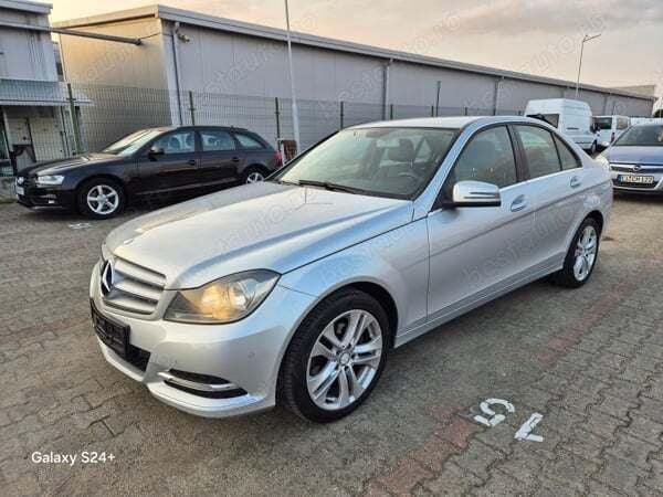 Argintiu Utilizat 2013 Mercedes C220 Berlinǎ | 9.990 EUR (Super Preț) - Imagine 1/4