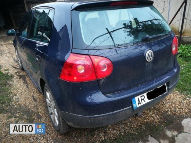 Second-hand VW Golf IV 105 CP (77 kW) 2005 Albastru Berlinǎ