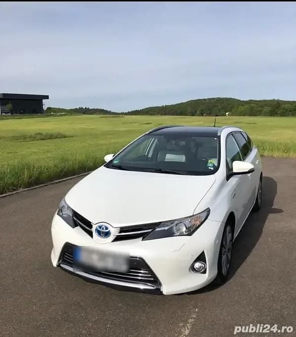 Second-hand 2013 Toyota Auris Hybrid Sport Break | 8.500 EUR (Preț OK) - Imagine 1/4