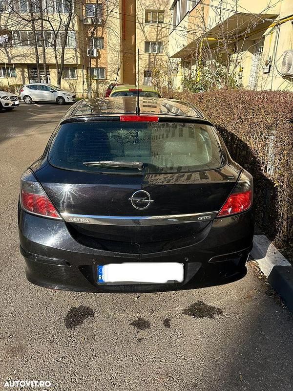 Second-hand Opel Astra Cosmo 116 CP (85 kW) 2008 Culoarenegru Hatchback