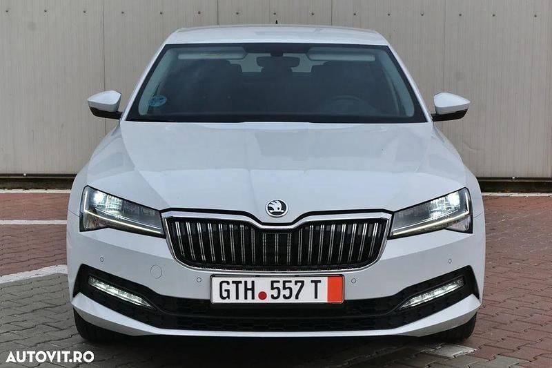 Culoarealb Utilizat 2021 Skoda Superb Premium Edition Berlinǎ | 19.990 EUR (Preț OK) - Imagine 1/4