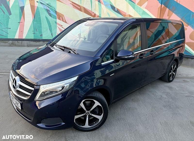 Culoarealbastru Utilizat 2017 Mercedes V250 Avantgarde Monovolum | 44.900 EUR (Preț OK) - Imagine 1/4
