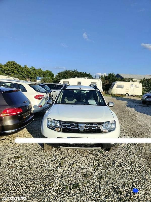 Alb Utilizat 2016 Dacia Duster Comfort SUV | 5.800 EUR (Super Preț) - Imagine 1/4
