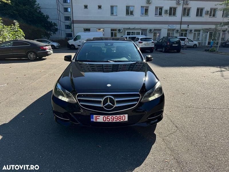 Culoarenegru Utilizat 2015 Mercedes E220 Edition Berlinǎ | 10.950 EUR - Imagine 1/4