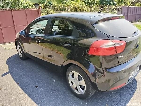 Negru Utilizat 2012 Kia Rio Hatchback | 3.700 EUR (Preț OK) - Imagine 1/4