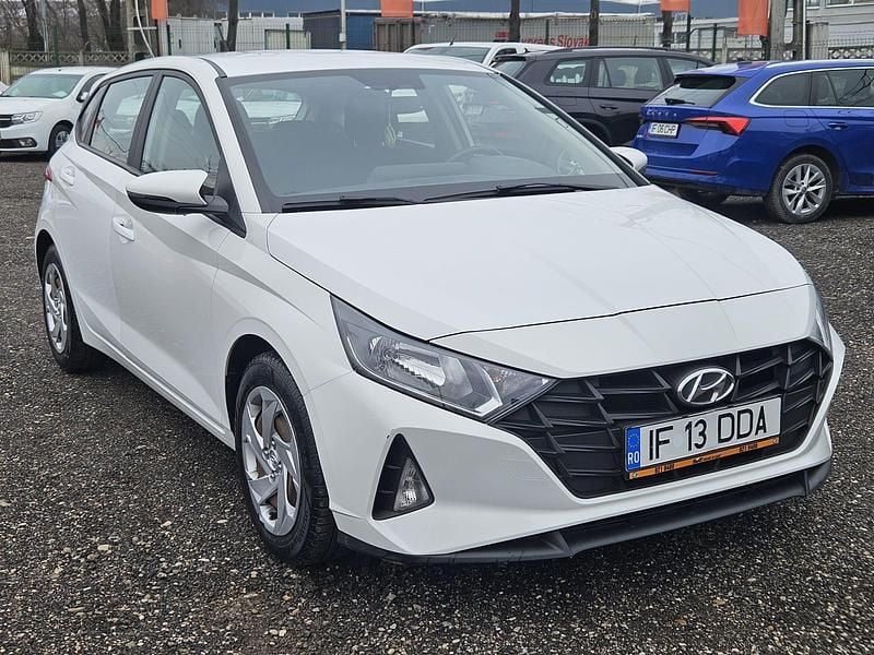 Second-hand Hyundai i20 Classic 84 CP (61 kW) 2020 Culoarealb Hatchback