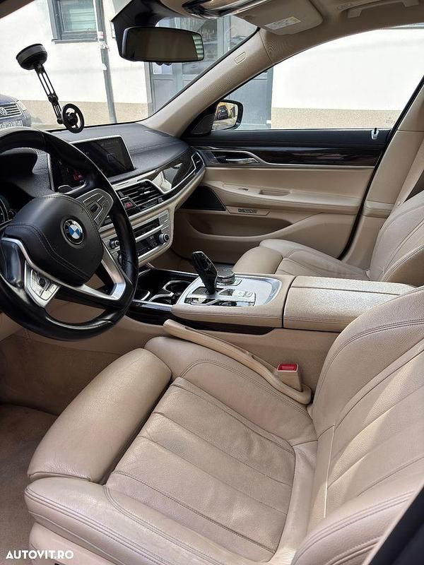 Second-hand BMW 730L 265 CP (194 kW) 2017 Culoarealbastru Berlinǎ