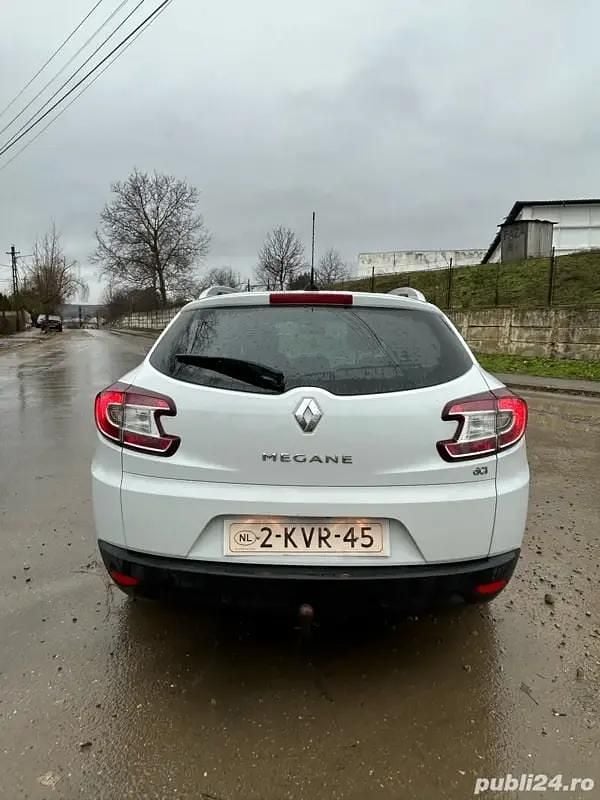 Alb Utilizat 2013 Renault Mégane III Hatchback | 3.950 EUR (Preț bun) - Imagine 1/4