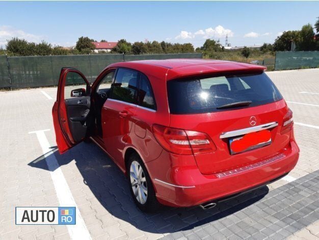Second-hand Mercedes B200 156 CP (114 kW) 2012 Rosu Monovolum