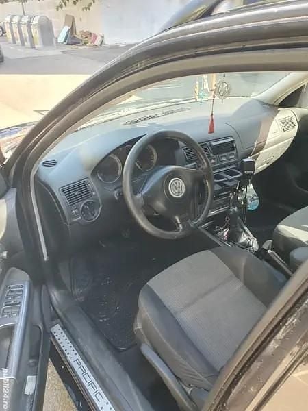 Second-hand VW Golf IV Pacific 101 CP (74 kW) 2004 Negru Berlinǎ