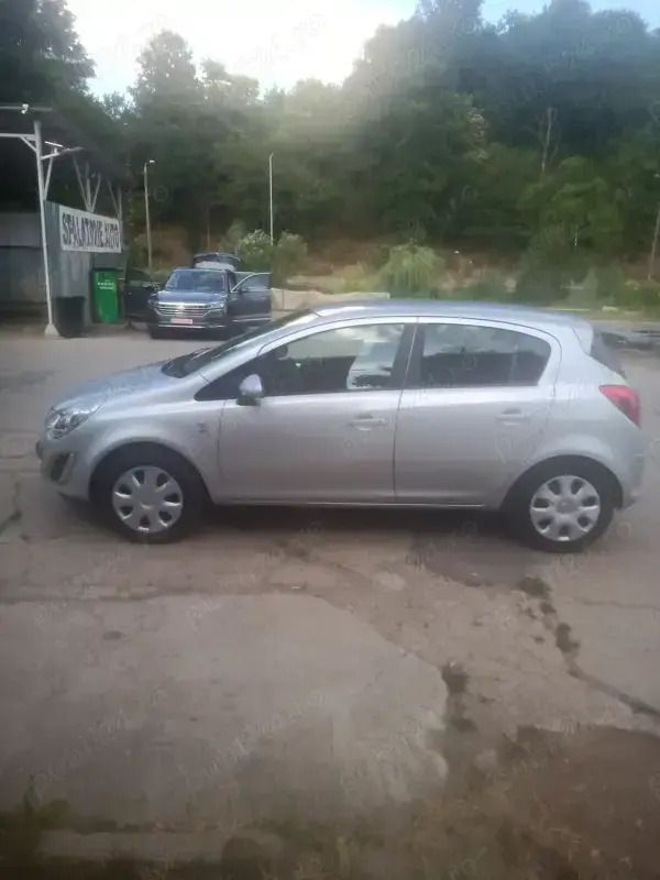 Argintiu Utilizat 2011 Opel Corsa | 2.950 EUR (Preț OK) - Imagine 1/4