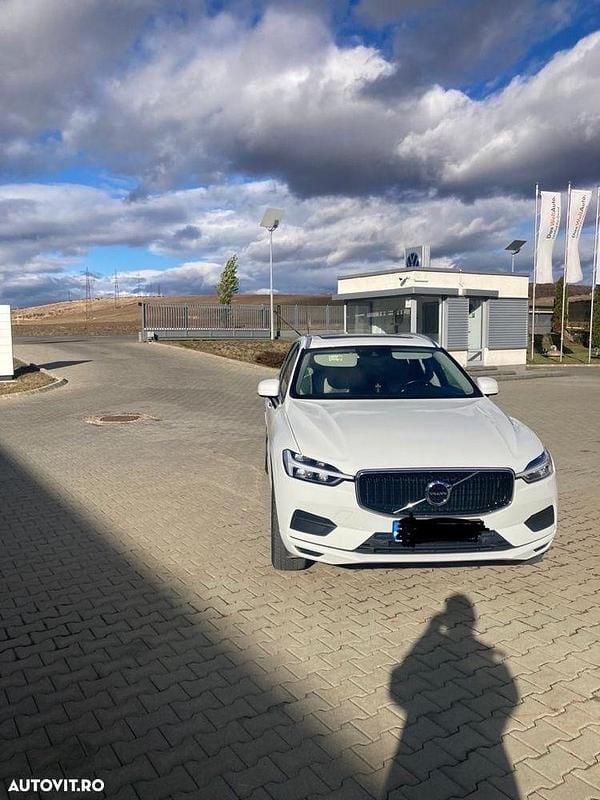 Alb Utilizat 2018 Volvo XC60 Momentum SUV | 23.700 EUR (Preț OK) - Imagine 1/4