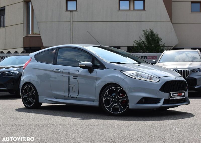 Gri Utilizat 2016 Ford Fiesta ST Hatchback | 15.800 EUR - Imagine 1/4