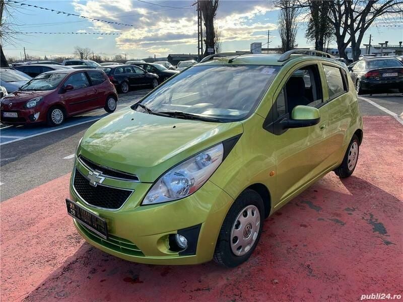 Second-hand Chevrolet Spark 82 CP (60 kW) 2011 Verde Hatchback