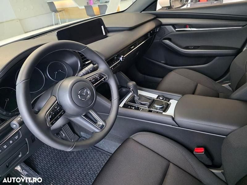 Nouă Mazda 3 Center-Line 186 CP (136 kW) 2025 Culoarealb Hatchback