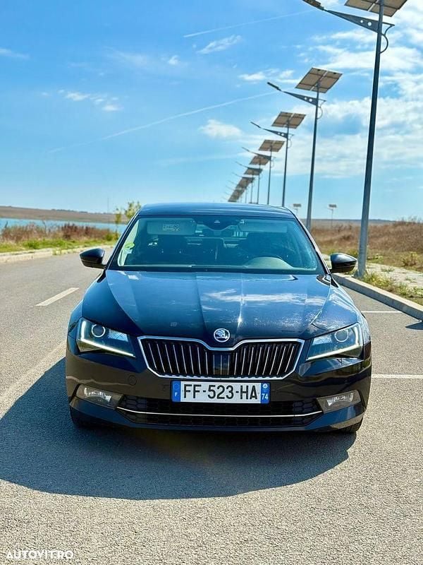 Culoarenegru Utilizat 2019 Skoda Superb Active Berlinǎ | 12.500 EUR (Super Preț) - Imagine 1/4