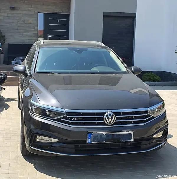 Gri Utilizat 2020 VW Passat R-line Break | 24.000 EUR (Scump) - Imagine 1/4
