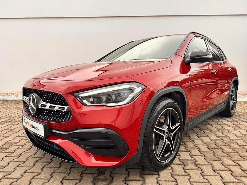 Rosu inchis metalic perleffect Utilizat 2023 Mercedes GLA250 AMG line SUV | 34.928 EUR - Imagine 1/4