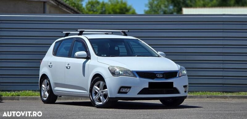Alb Utilizat 2012 Kia Ceed LX Hatchback | 3.580 EUR (Super Preț) - Imagine 1/4