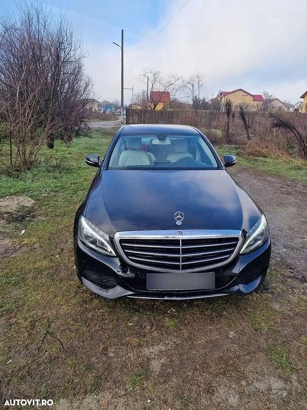 Second-hand Mercedes C180 116 CP (85 kW) 2015 Culoarenegru Berlinǎ