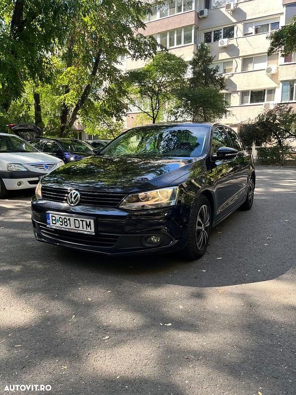 Culoarenegru Utilizat 2011 VW Jetta Trendline Berlinǎ | 6.000 EUR (Preț OK) - Imagine 1/4