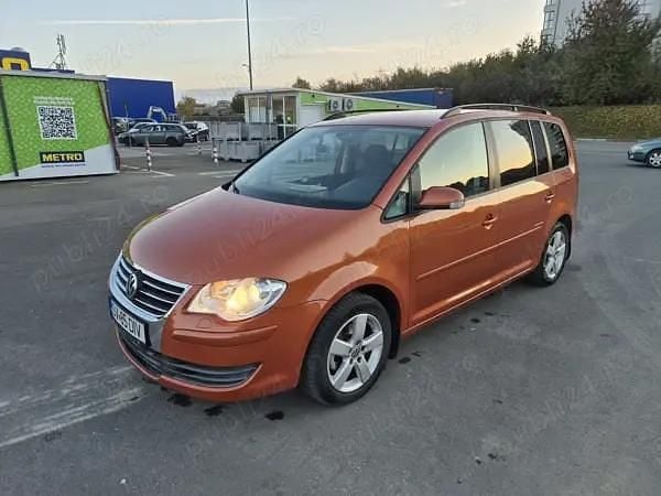 Portocaliu Utilizat 2009 VW Touran Monovolum | 4.800 EUR (Puțin scump) - Imagine 1/4