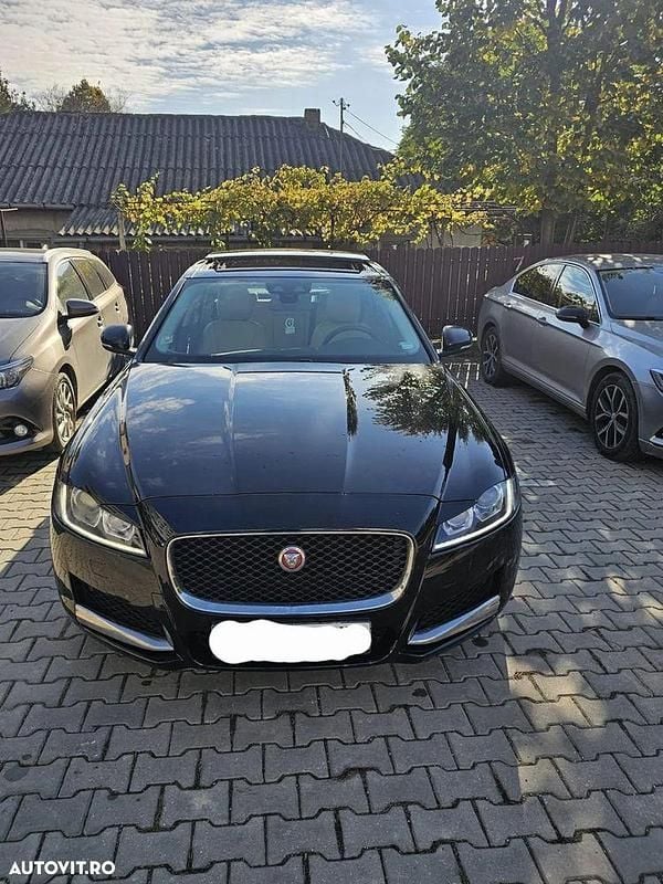 Culoarenegru Utilizat 2015 Jaguar XF Prestige Berlinǎ | 13.500 EUR (Preț OK) - Imagine 1/4