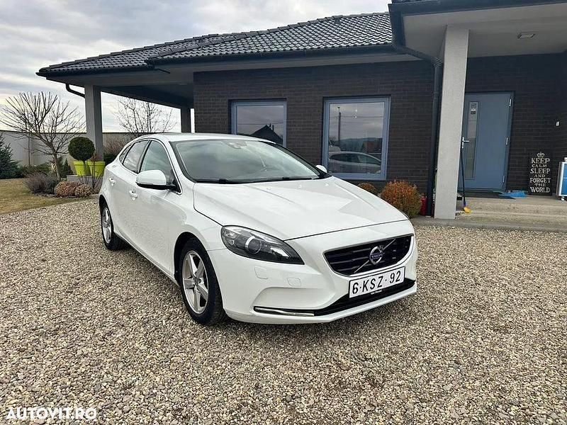 Alb Utilizat 2013 Volvo V40 Momentum Break | 7.150 EUR (Preț OK) - Imagine 1/4