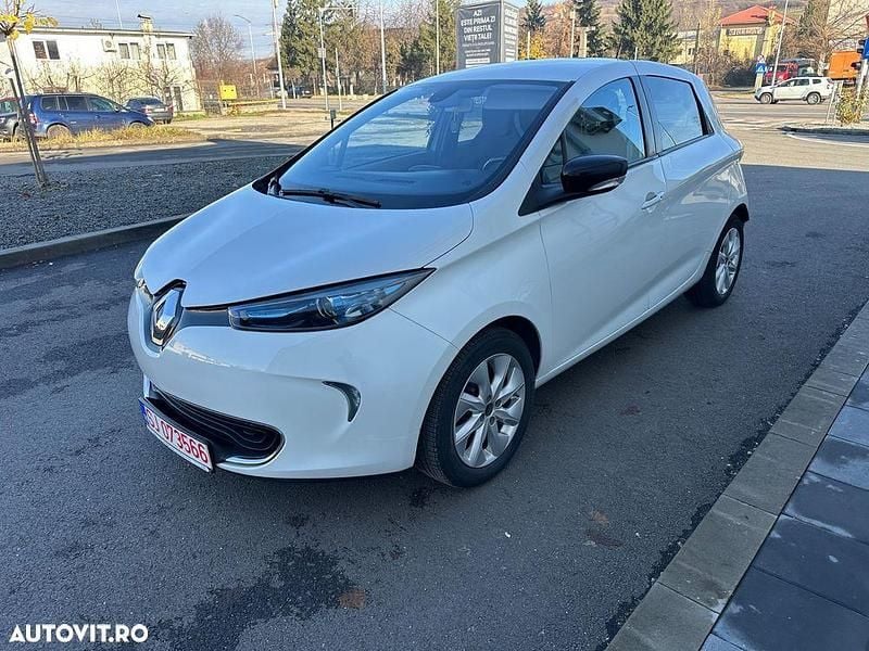 Second-hand Renault Zoe Life 64 kW (88 CP) 2014 Culoarealb Hatchback
