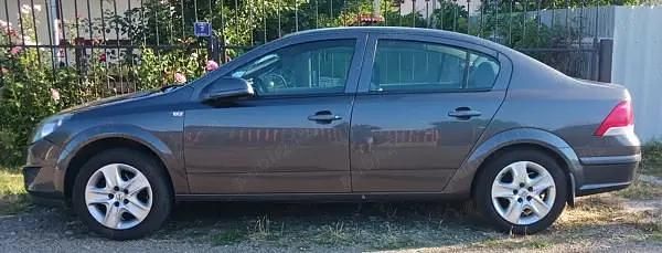 Second-hand Opel Astra 115 CP (84 kW) 2012 Gri Berlinǎ