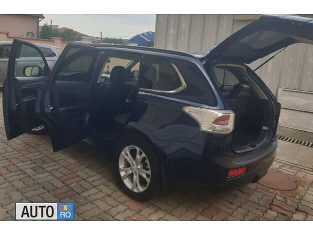 Second-hand Mitsubishi Outlander 150 CP (110 kW) 2014 Albastru SUV