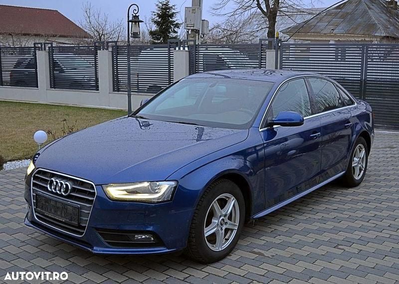 Second-hand Audi A4 120 CP (88 kW) 2013 Culoarealbastru Berlinǎ
