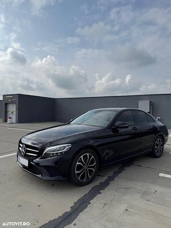 Culoarenegru Second-hand 2020 Mercedes C180 Avantgarde Berlinǎ | 21.890 EUR (Preț OK) - Imagine 1/4