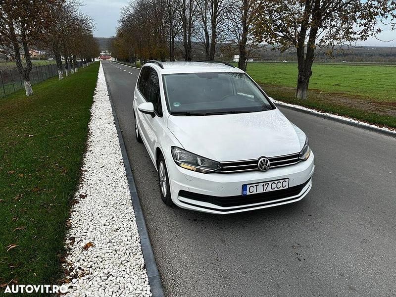 Second-hand VW Touran Comfortline 150 CP (110 kW) 2020 Culoarealb Monovolum