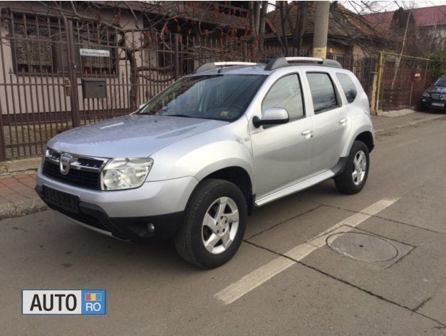 Second-hand Dacia Duster Lauréate 110 CP (80 kW) 2011 Argintiu SUV