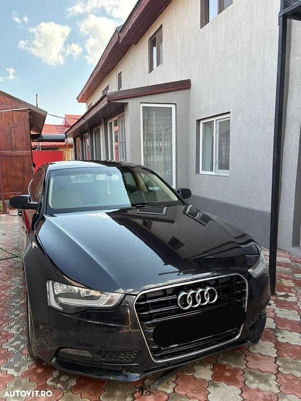 Culoarenegru Utilizat 2012 Audi A5 Sportback Sport Berlinǎ | 9.000 EUR (Preț OK) - Imagine 1/4