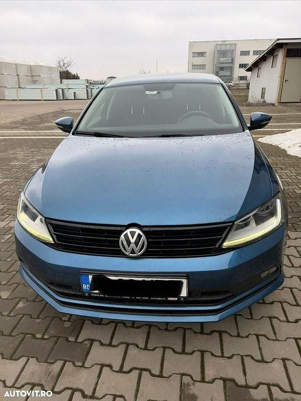 Second-hand VW Jetta Comfortline 105 CP (77 kW) 2018 Culoarealbastru Berlinǎ
