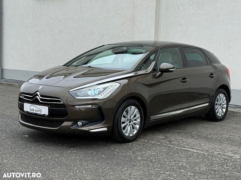 Second-hand Citroën DS5 Chic 115 CP (84 kW) 2015 Culoaremaro Hatchback