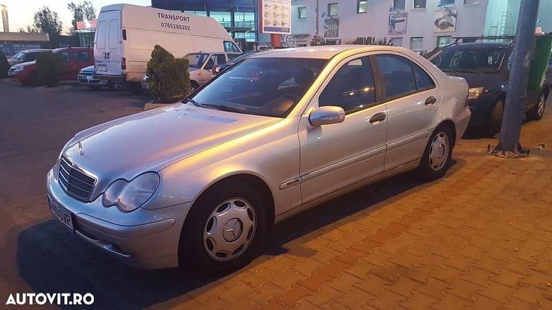 Culoareargint Utilizat 2003 Mercedes C200 Classic Berlinǎ | 4.200 EUR - Imagine 1/4