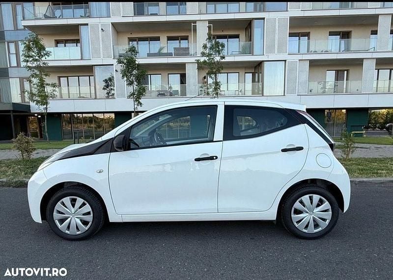 Second-hand Toyota Aygo 72 CP (52 kW) 2017 Culoarealb Hatchback