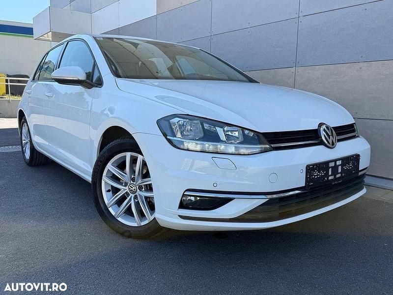 Alb Utilizat 2019 VW Golf VII Comfortline Hatchback | 12.990 EUR (Preț bun) - Imagine 1/4