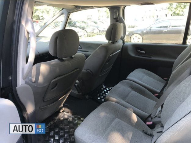 Second-hand Renault Grand Espace 163 CP (119 kW) 2004 Verde Monovolum