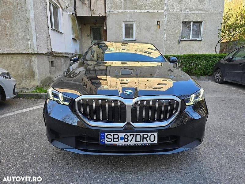 Negru Utilizat 2024 BMW 520 Berlinǎ | 52.000 EUR (Preț bun) - Imagine 1/4