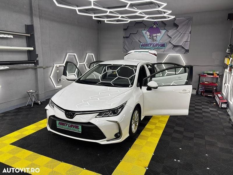 Culoarealb Utilizat 2020 Toyota Corolla Berlinǎ | 13.800 EUR (Scump) - Imagine 1/4