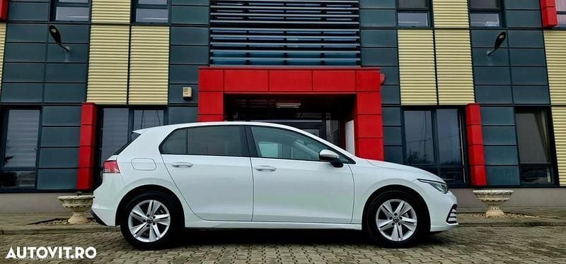 Second-hand VW Golf VIII Life 116 CP (85 kW) 2023 Culoarealb