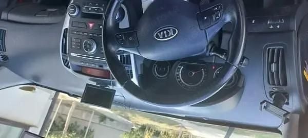 Second-hand Kia Ceed 116 CP (85 kW) 2010 Rosu Hatchback