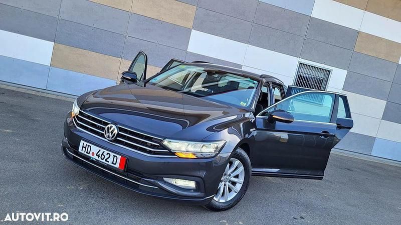 Maro Utilizat 2022 VW Passat Comfortline Break | 16.390 EUR (Preț bun) - Imagine 1/4