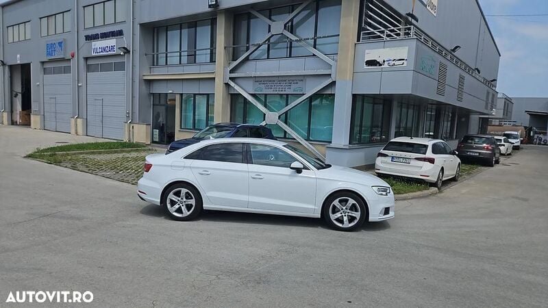 Alb Utilizat 2017 Audi A3 Sport Berlinǎ | 14.300 EUR (Preț bun) - Imagine 1/4
