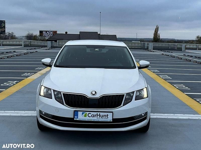 Culoarealb Second-hand 2019 Skoda Octavia Berlinǎ | 9.998 EUR (Preț bun) - Imagine 1/4